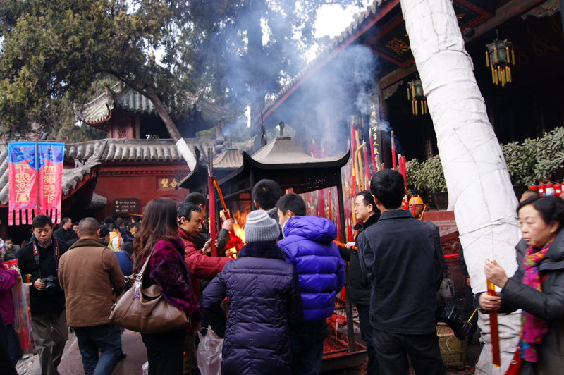 高香祈福(摄于梓潼七曲山大庙)