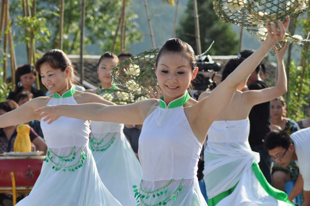 天热,看美女凉快一下