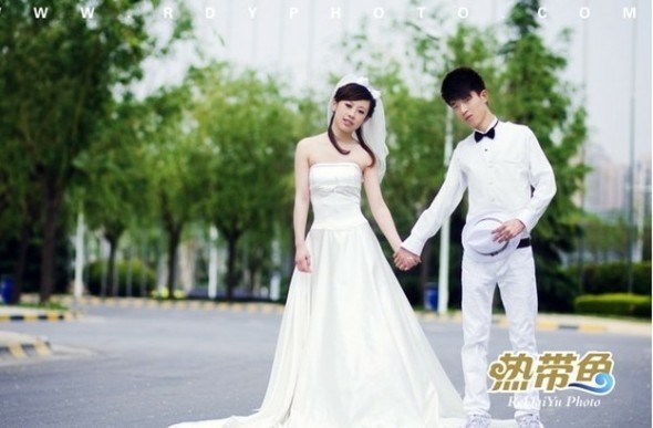 貌似<em>凤姐整容后</em>变美?与帅哥闪婚?