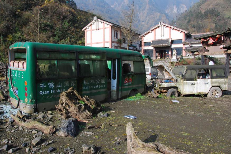 至今保持汶川大地震时情形的千佛山