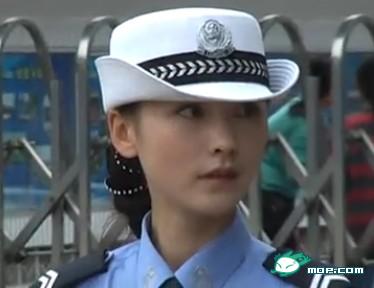 乐山<em>美女交警</em> 最爱<em>制服</em>最怕热天不敢化妆 衣裤