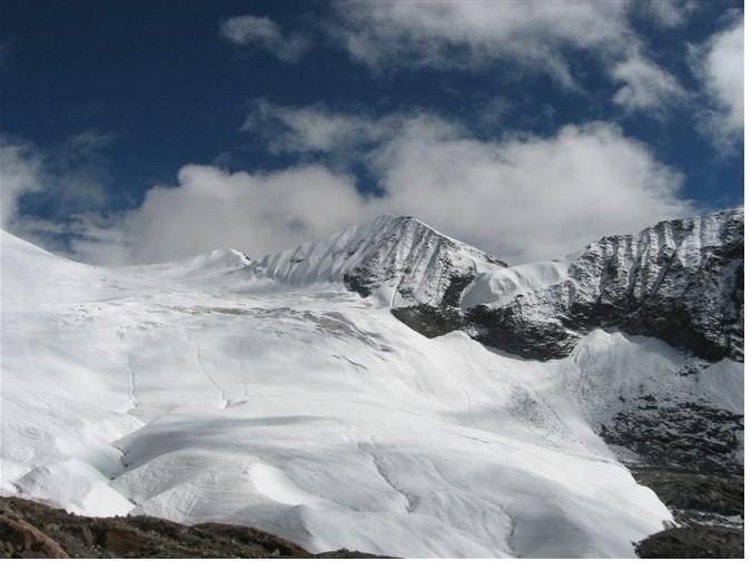 独坐千山暮雪