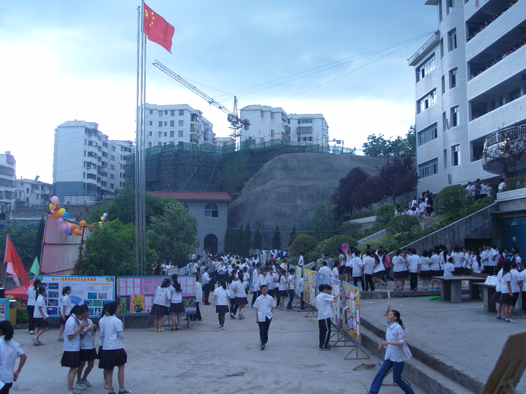 激情飞扬的青春 盛大精彩的节日——南江四中"庆五四 .