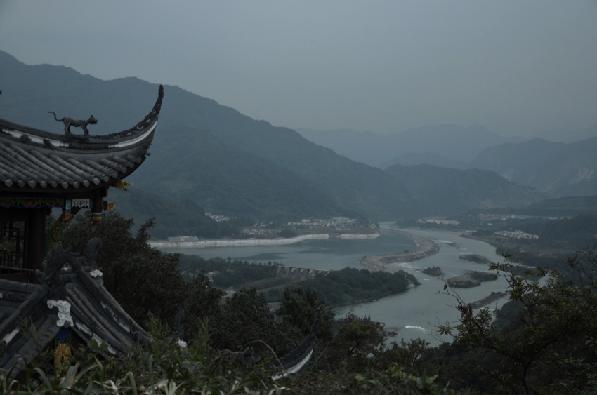 登玉垒阁顶,观古城夜景.