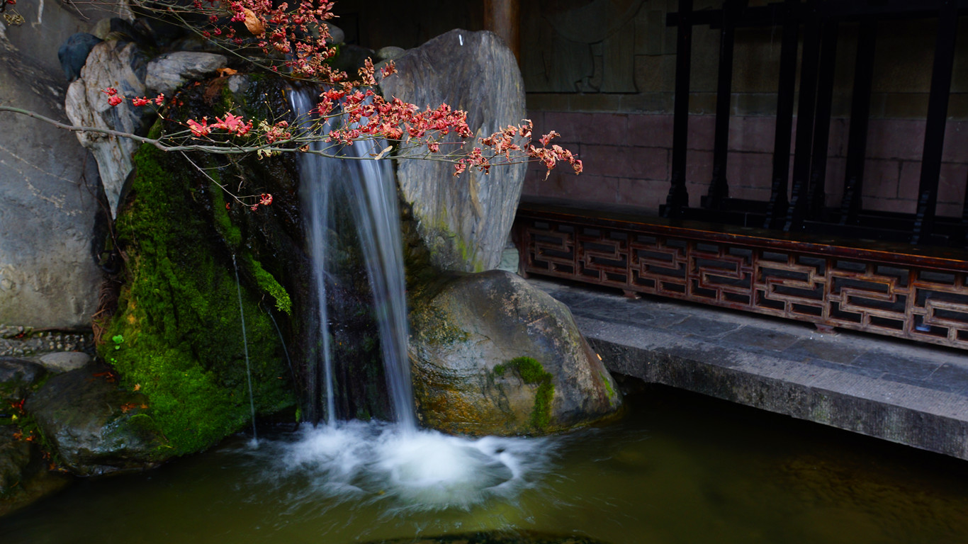 宽窄巷子,锦里,人民公园,天府广场,一眼看不完。