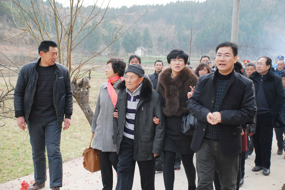 初三:柳驿乡书云桥剪彩 老百姓锣鼓喧天感谢乡友捐款(图-南部论坛