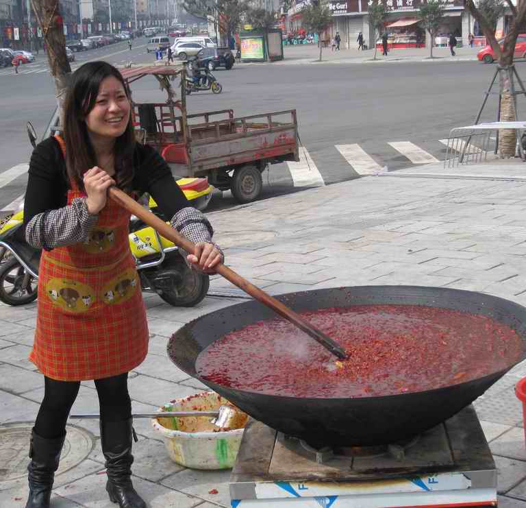 内江惊现美女当街\炒\
