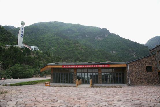 2石膏山卧龙山庄.jpg