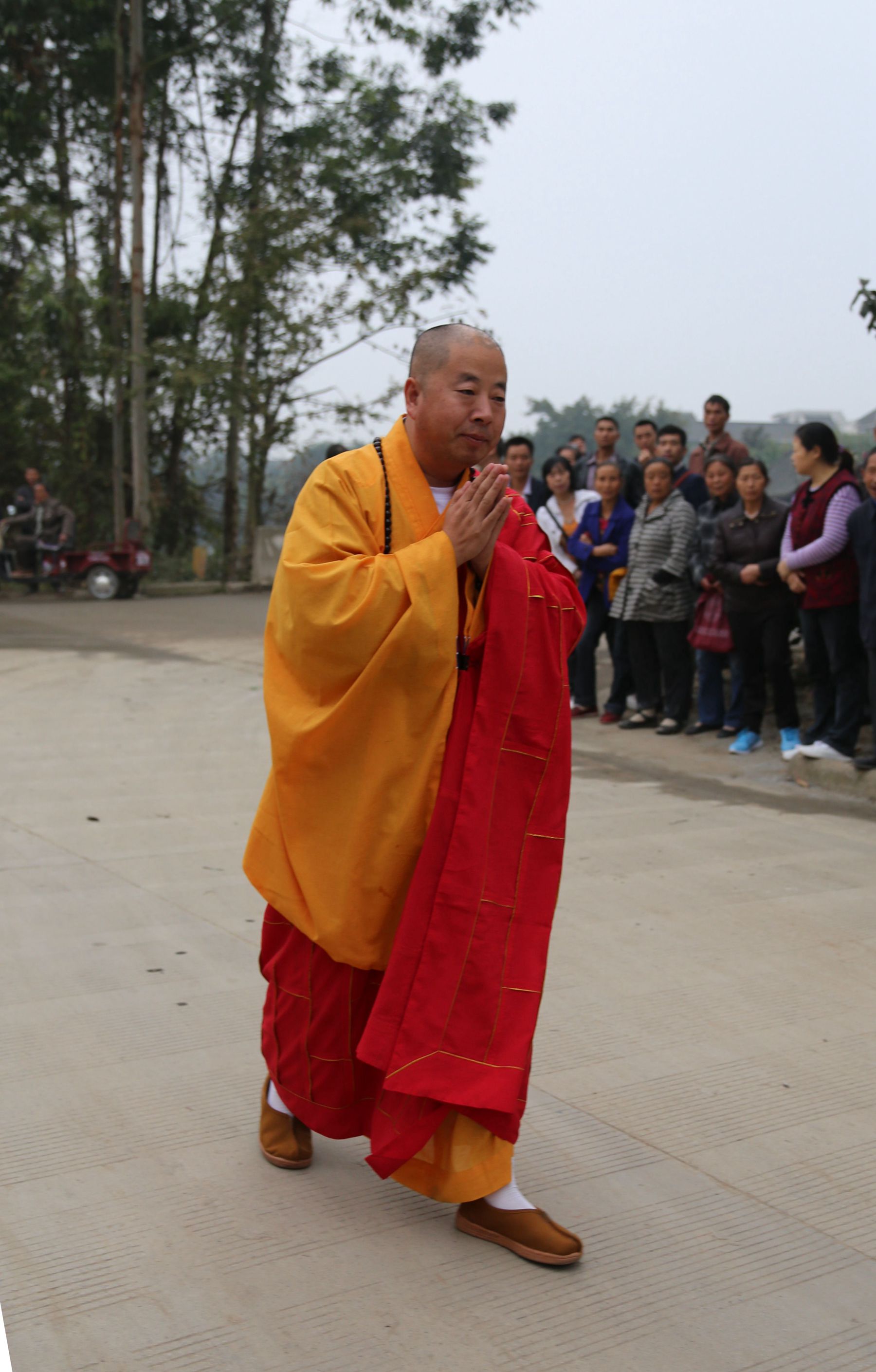 白云寺恭迎妙量法师为佛七法会主法