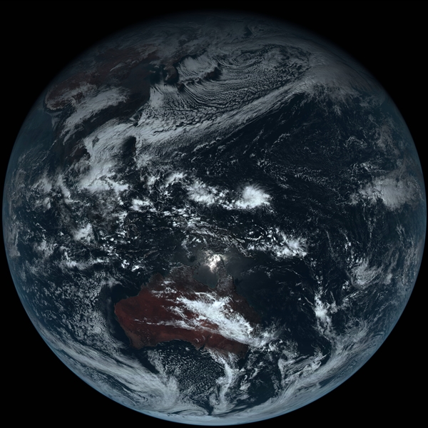 美国用水蓝色的地球骗了世界.真正地球素面照日本公布