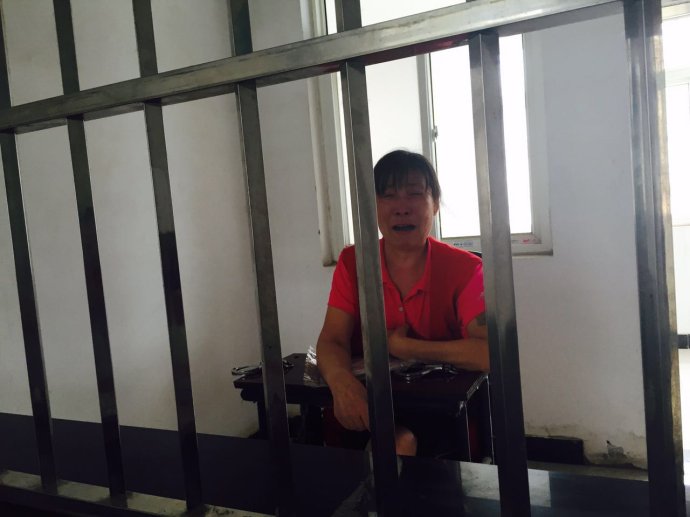 河南项城公安局警官诱人犯罪自身该当何罪?
