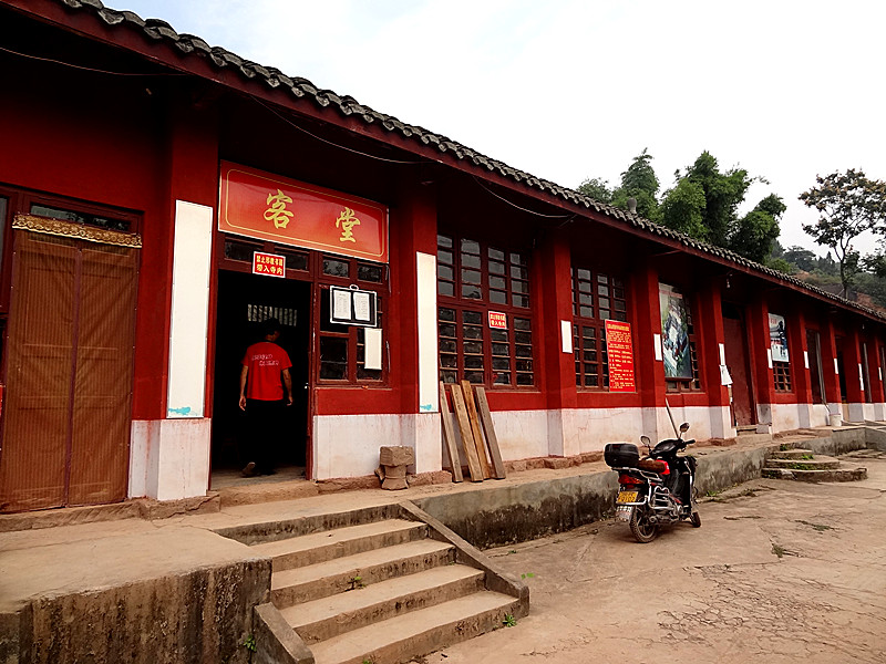 南充市总真山"观音寺"塑有川东北最大的四面千手观音佛 正在新建大雄