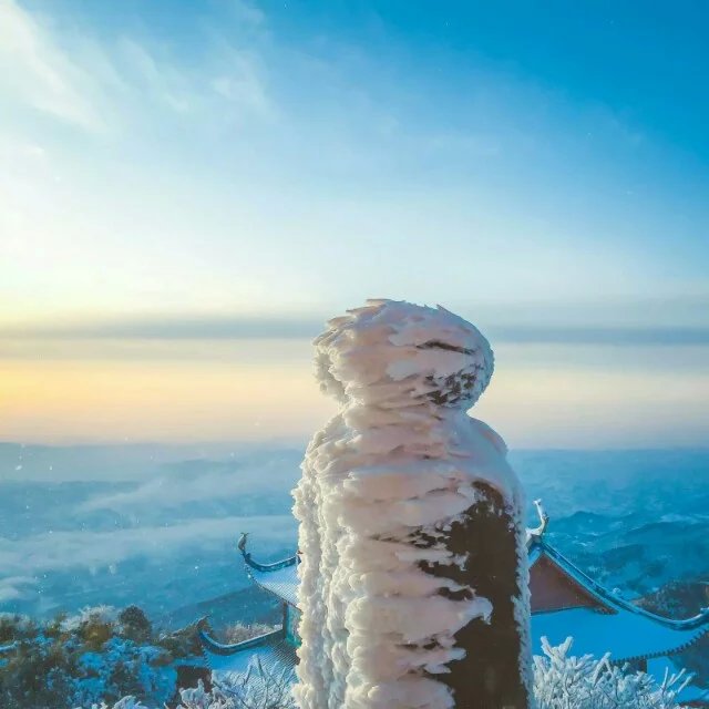 四川华蓥市溪口镇宝鼎雪景