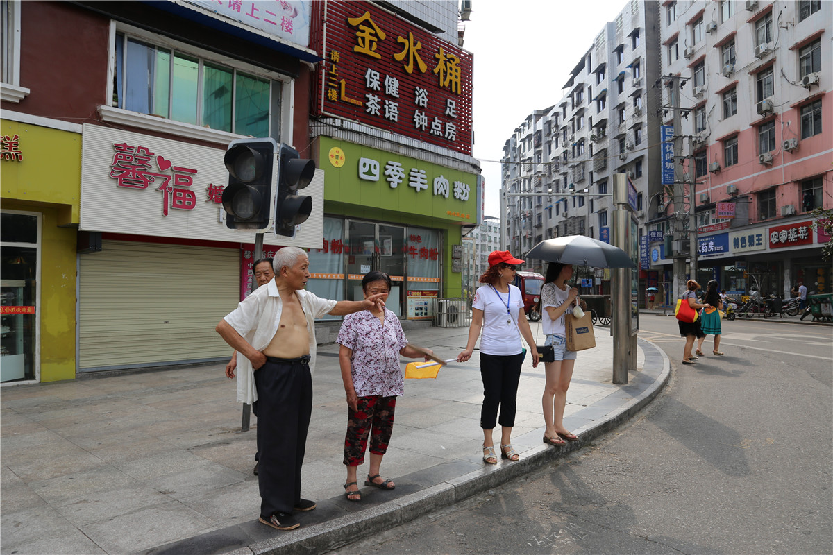 西充阳光志愿者在行动—西充县城街头交通劝导志愿服务所见随拍