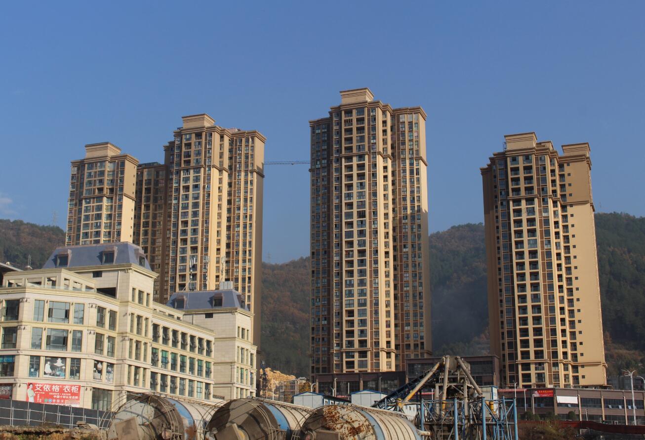 南江印象13年6月开始修,目前已经交了4栋了,虽然这么久才 修了4栋