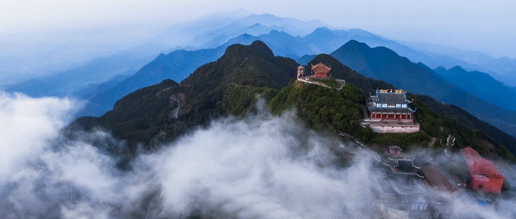 大山深处的小镇—溪口镇