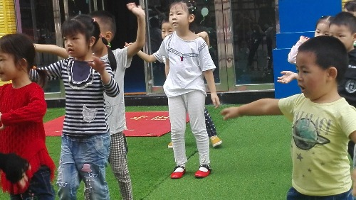 蓬安安琪儿幼儿园的舞蹈!-蓬安论坛-麻辣社区 