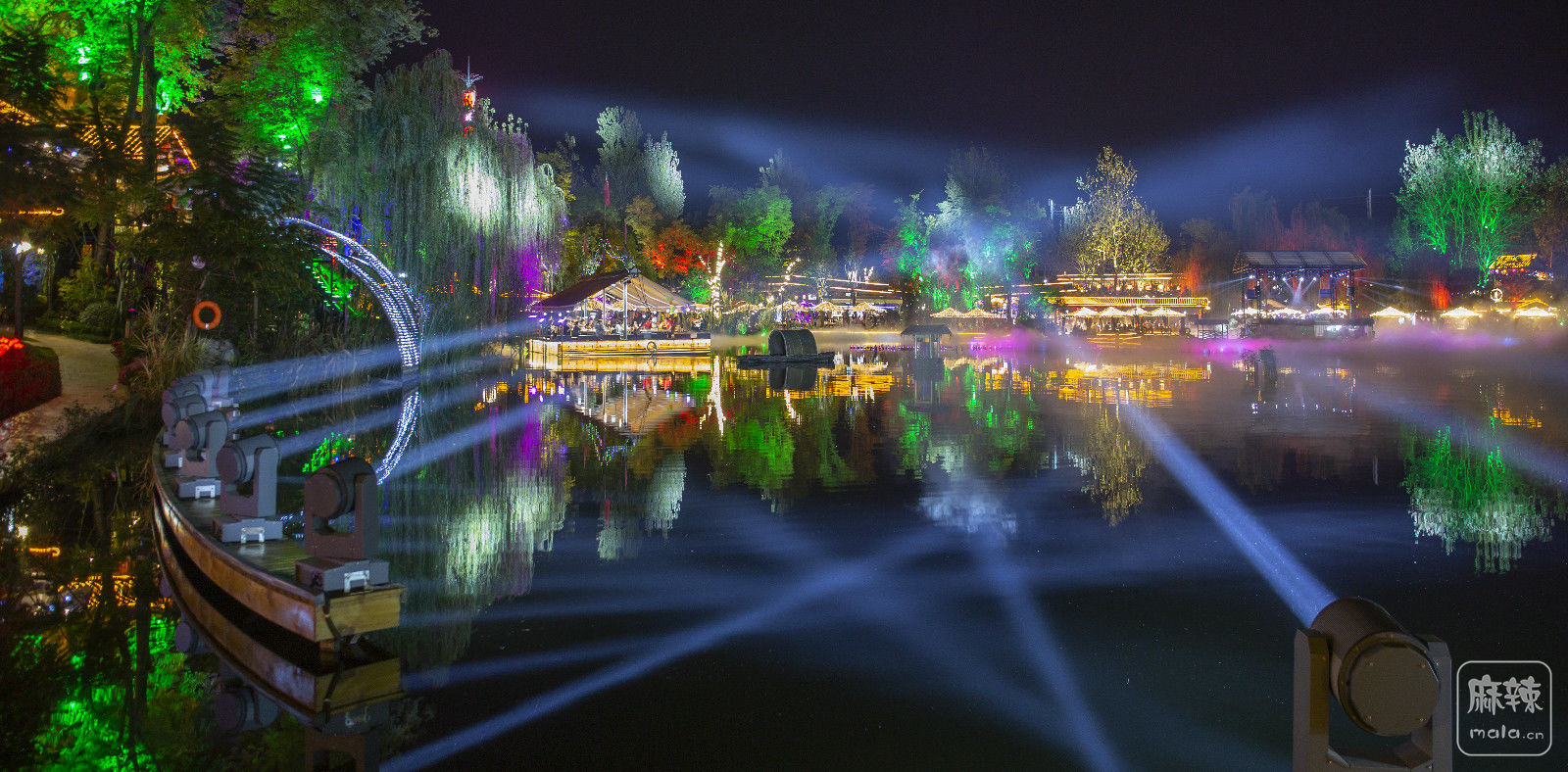 玛歌庄园吃火锅,听音乐,观夜景