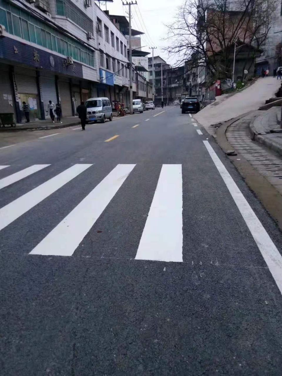 仪陇县柳垭镇场镇道路焕然一新,再也不用走烂路了!