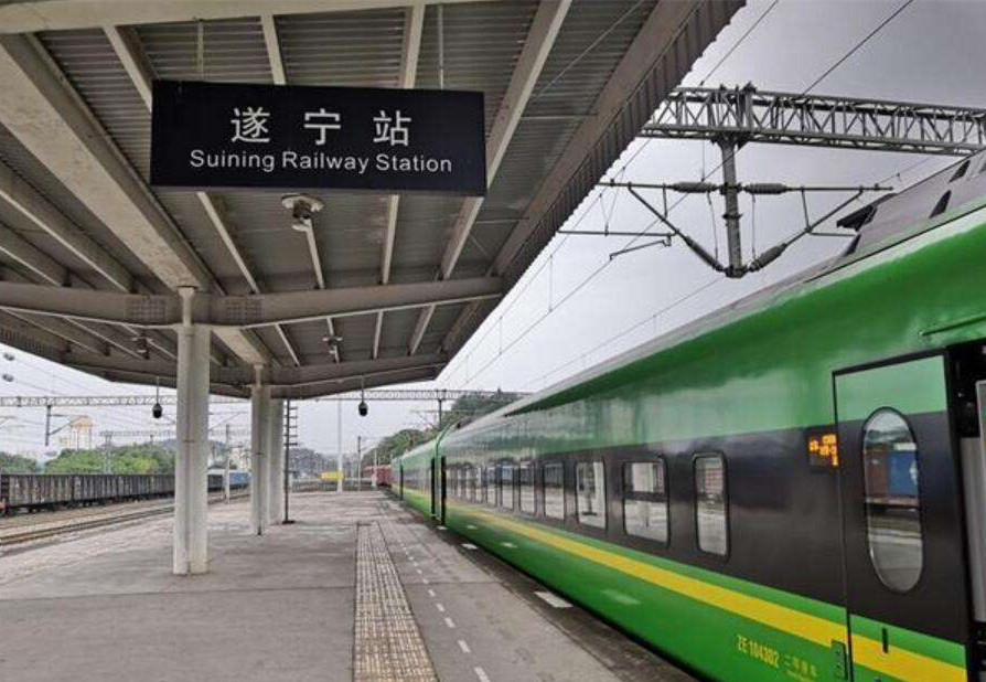 遂宁火车站的不人道设计:为什么要把这趟始发车停那么