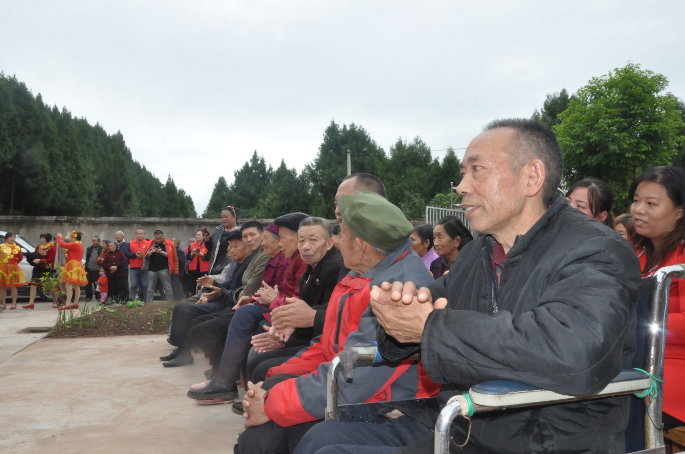 孝满天下情暖重阳走进西充祥龙乡敬老院