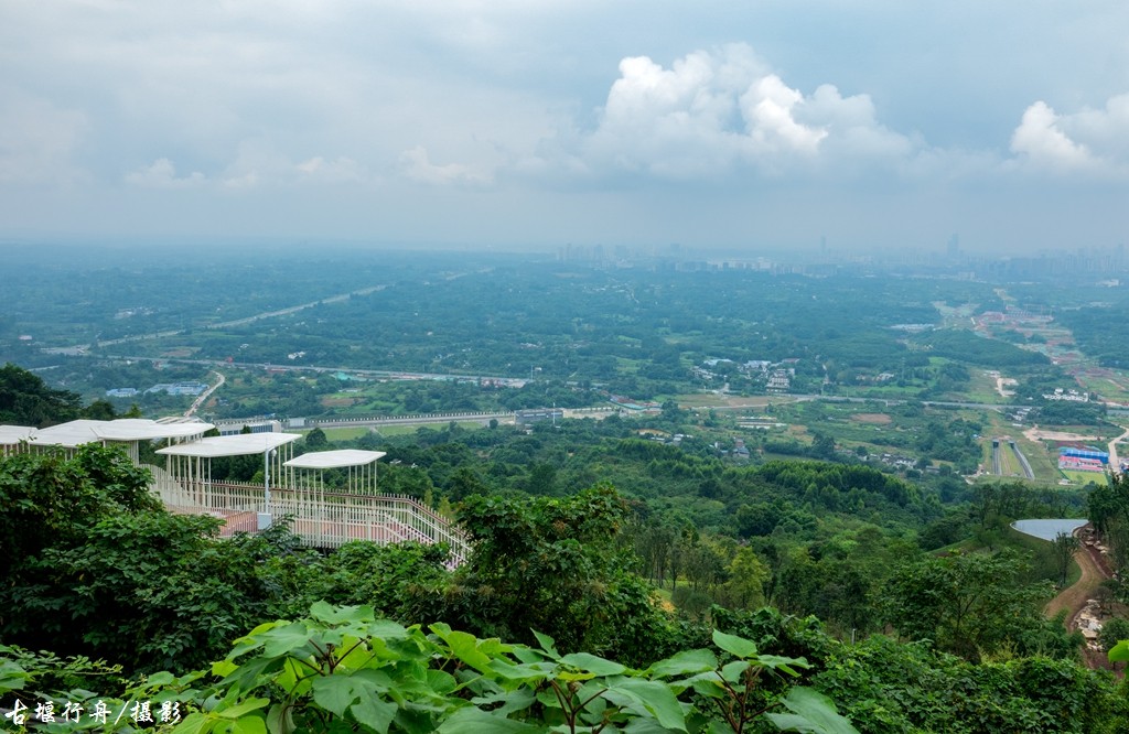 建设中的天府新区龙泉山城市森林公园绿道高空栈道已上麻辣首页