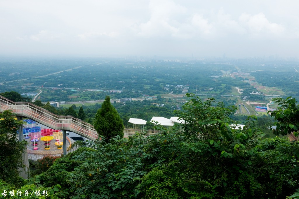 建设中的天府新区龙泉山城市森林公园绿道高空栈道已上麻辣首页