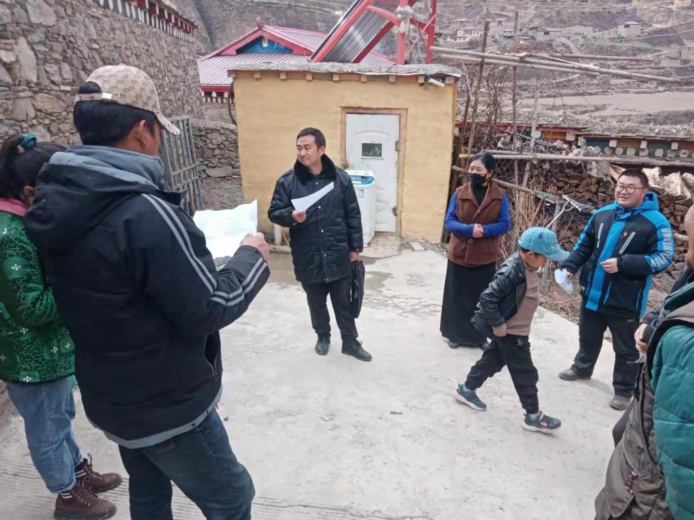驻村为藏胞多干事振兴藏区麻西村记宜宾援助甘孜州新龙县和平乡第一