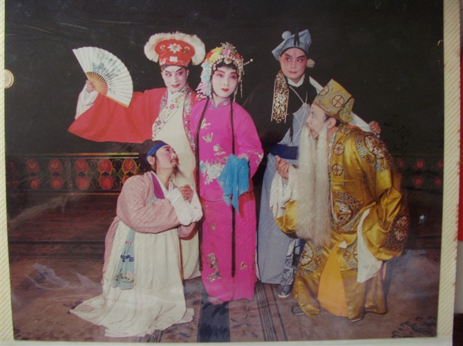 <em>四个</em>男人和一个<em>女人的故事</em>