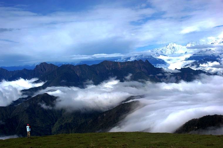 牛背山归来.