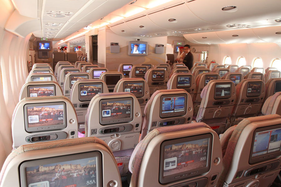 阿联酋空客a380飞抵北京 经济舱往返票价7500元