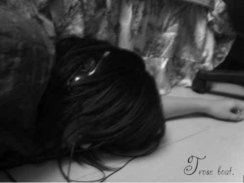听着王菲唱着的《一个<em>容易受伤的女人</em>