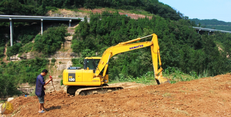 新农村建设:风貌改造、庭院经济建设、土地整