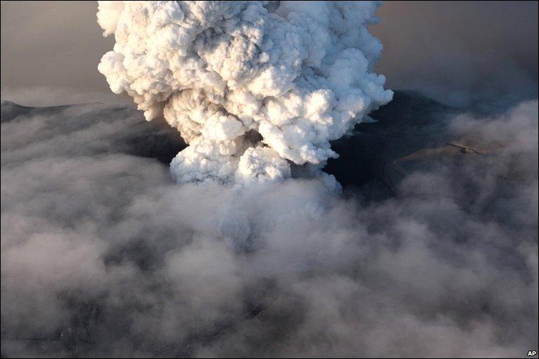 日本專家表示靜岡15日深夜再次發生6級地震可能導致富士山火山噴發