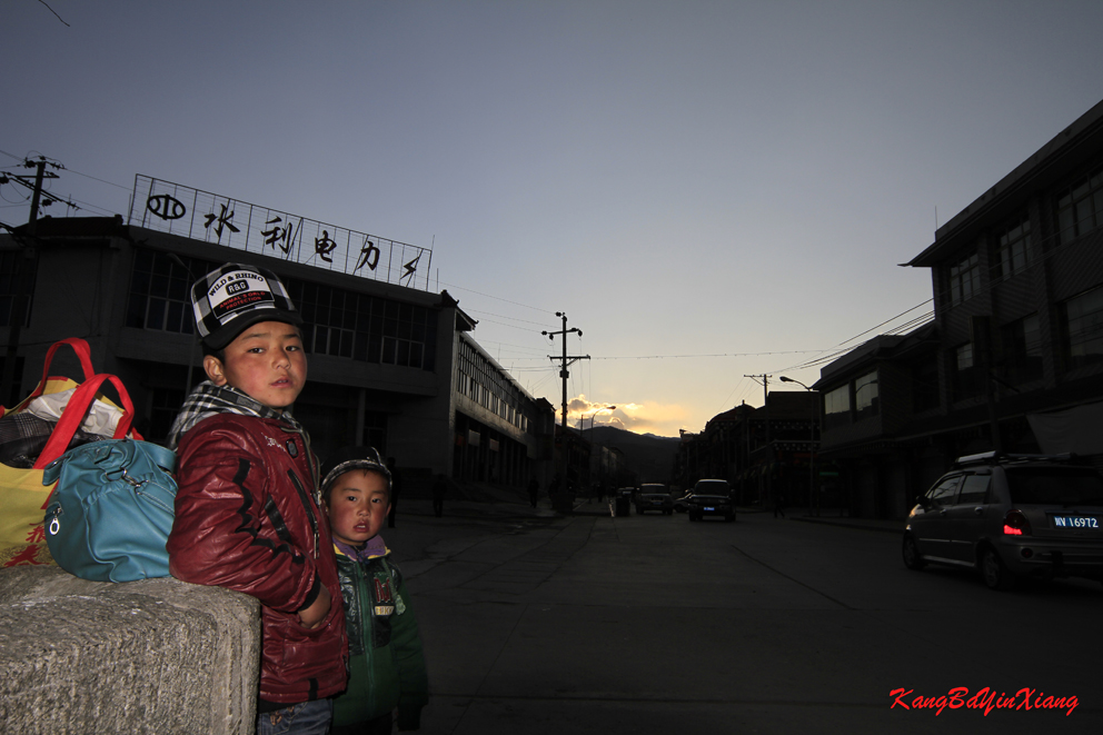 4·10四川炉霍地震图片