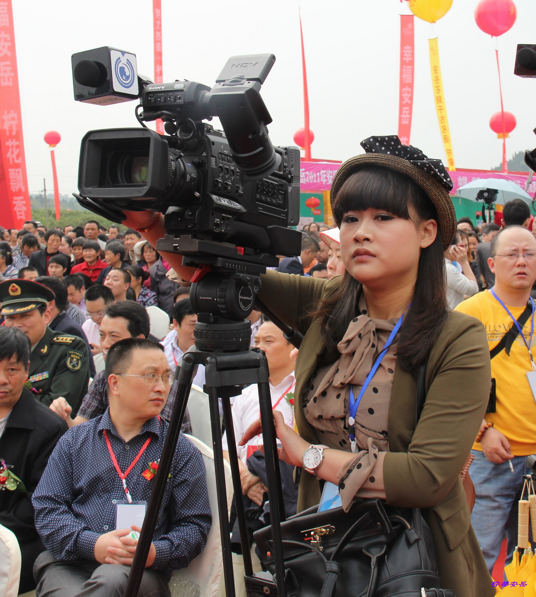 安岳县2011两花节倍受各大tv关注