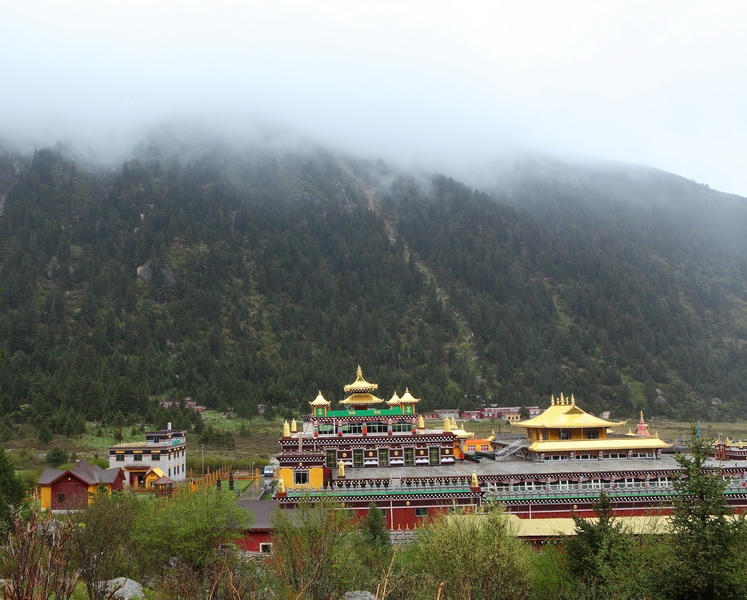 ***雨拍德格竹庆寺***