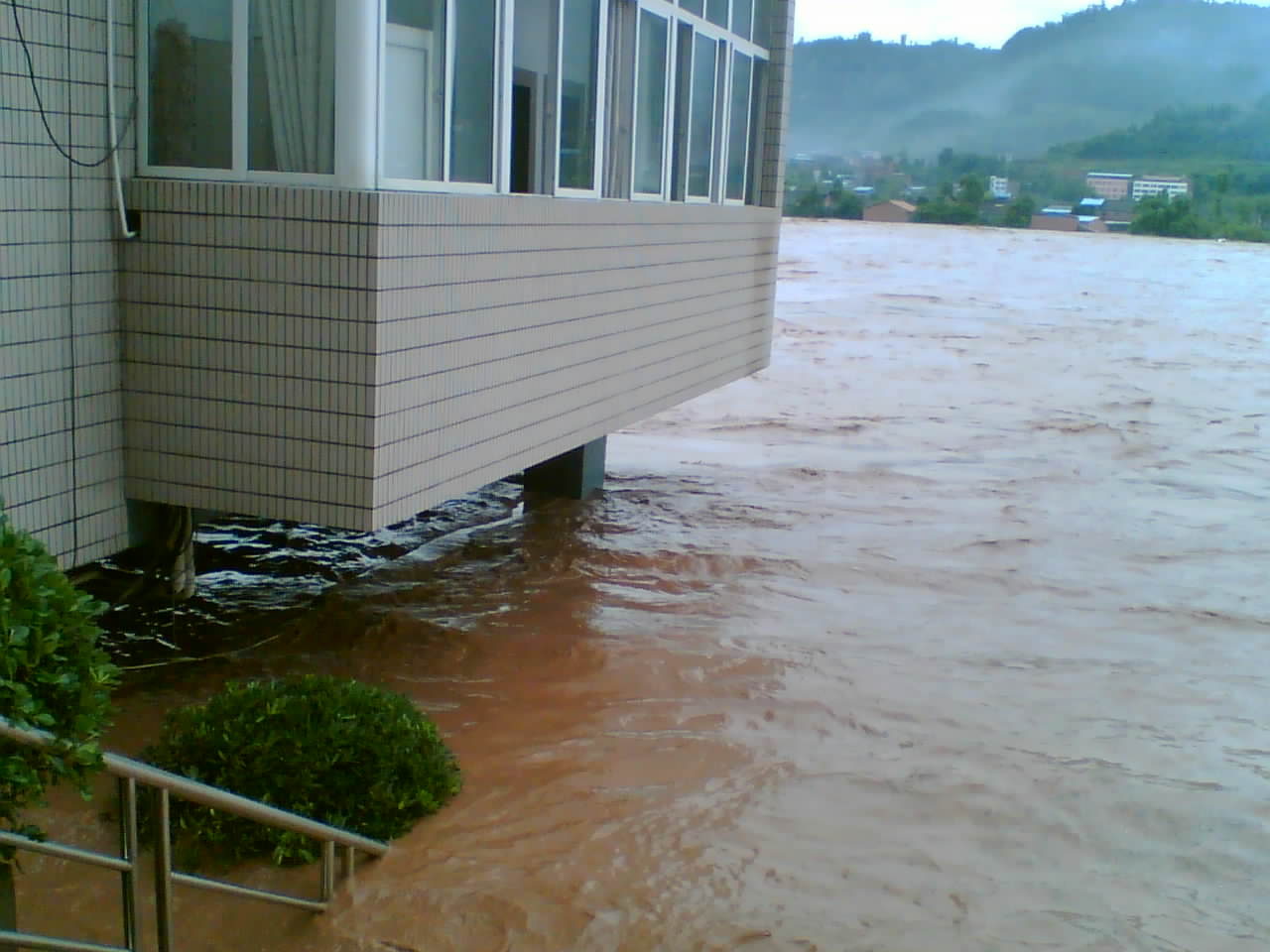 7月6日巴河洪水的图片