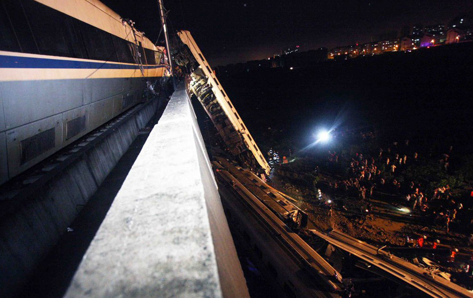 23动车追尾事故"(图片整理)