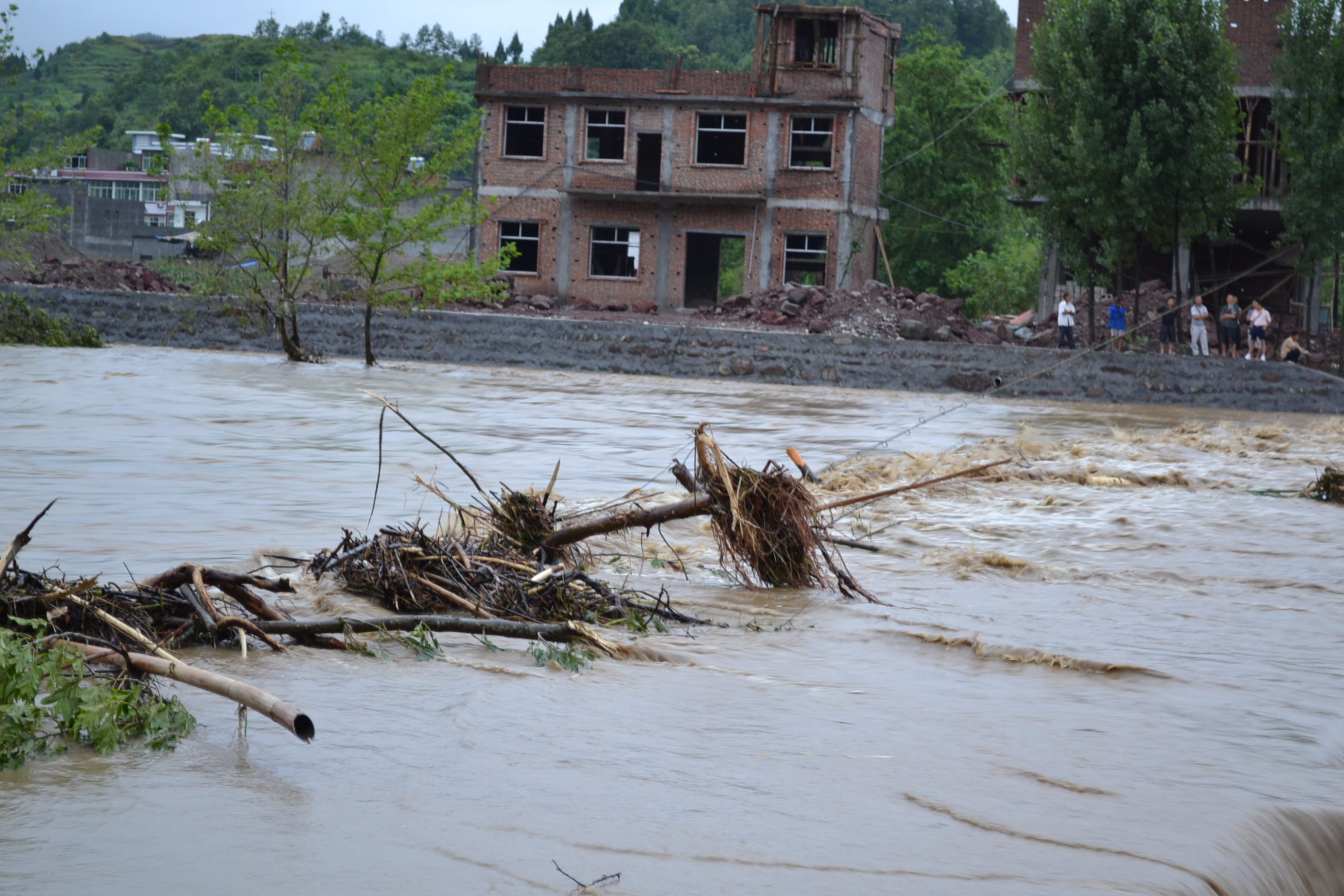团结河洪水又过漫水桥