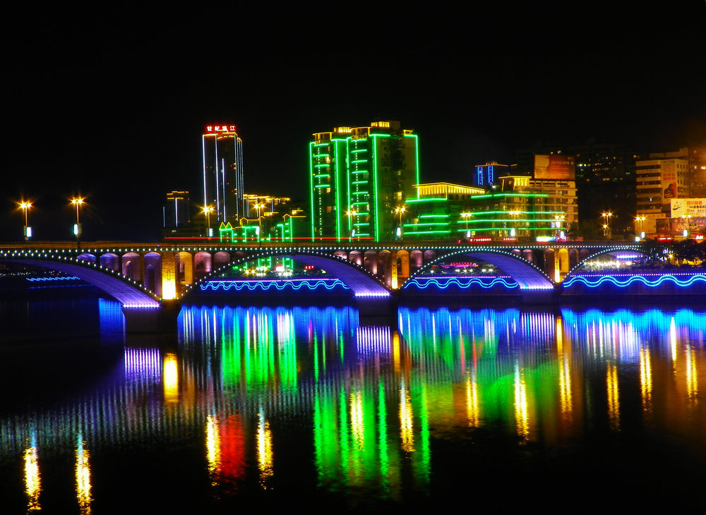 内江甜城湖夜景图片