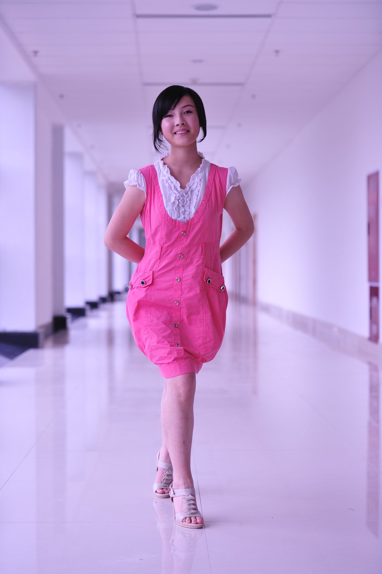 藏歌会决赛第一场 弱视女孩坚强献唱(安岳女孩)