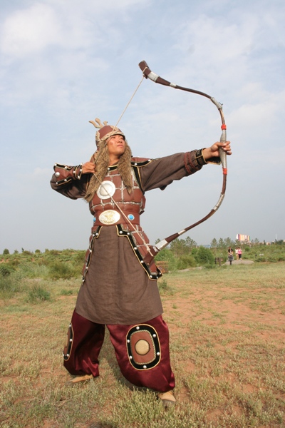 一,成吉思汗陵:弯弓射雕赏明月     感受蒙古风情的不同