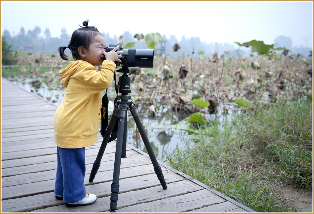 玩手动头的小摄影师