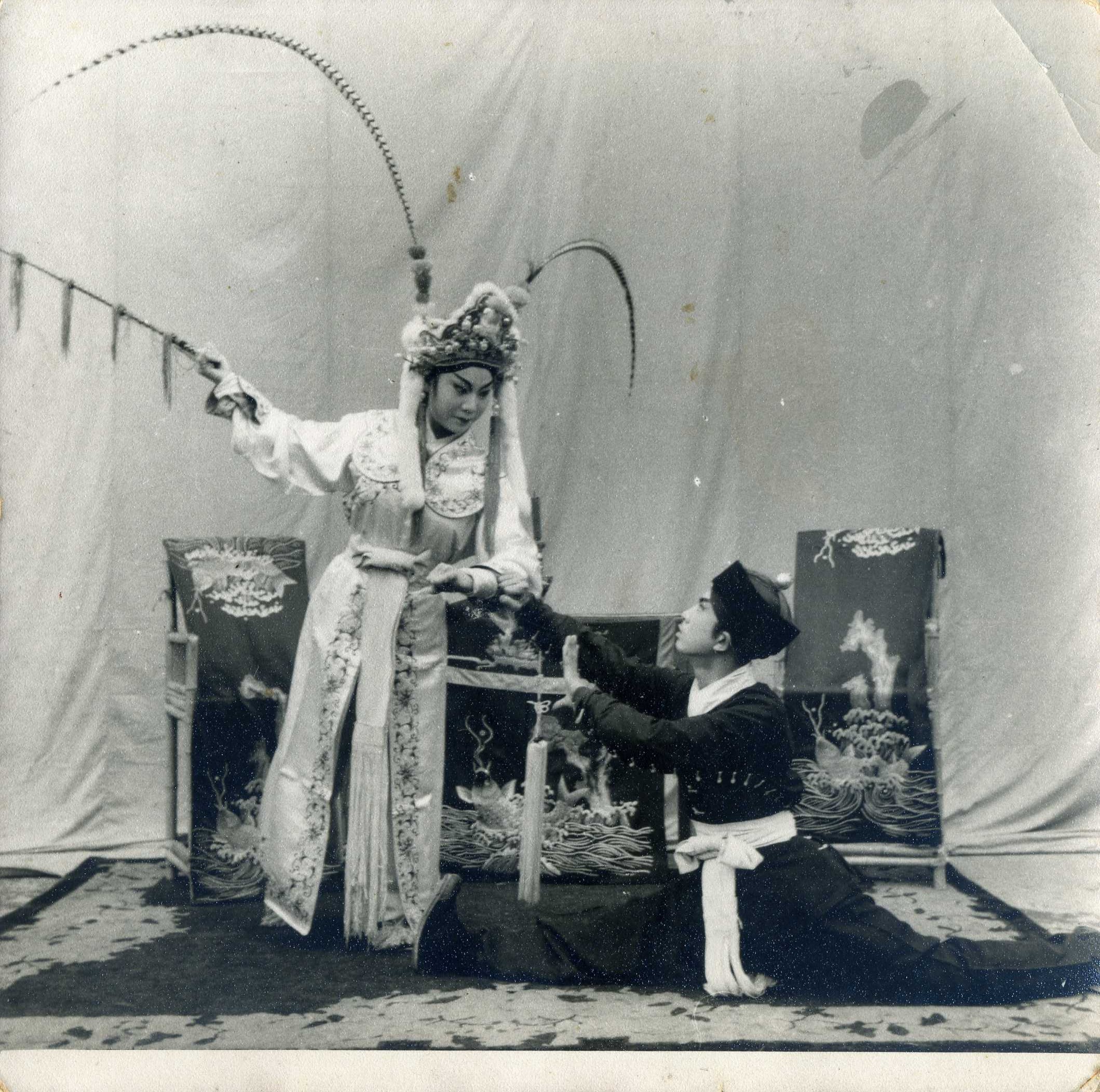 川剧《老背少》——燕凤英