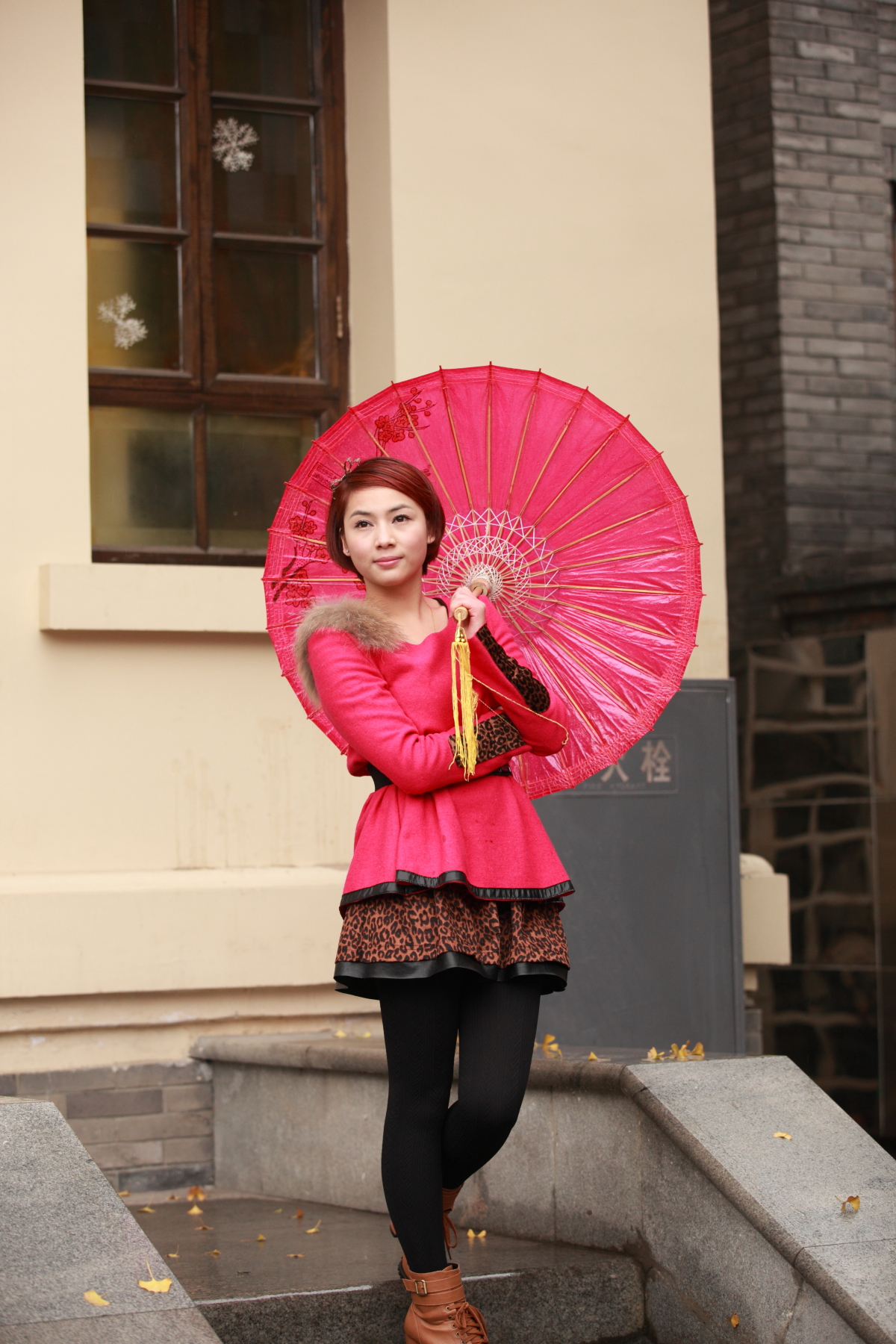 在蒙蒙细雨中跟着老师在宽巷子拍美女