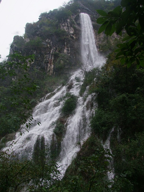 亚洲最大的洞中天河天意谷