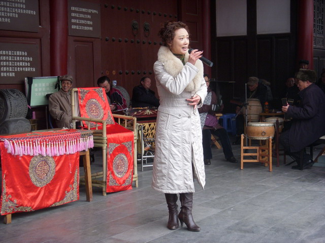 2011年温江区川剧协会川剧名家名段演唱会张雪梅 阖宫欢庆>片段