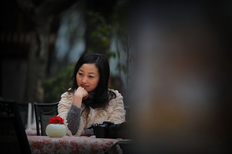 宽窄巷子外拍作业_"低头一笑"