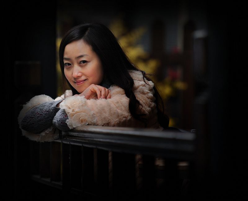 宽窄巷子外拍作业_"低头一笑"